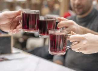 Kam v Sloveniji na najcenejši kuhanček? Najcenejše kuhano vino v Sloveniji