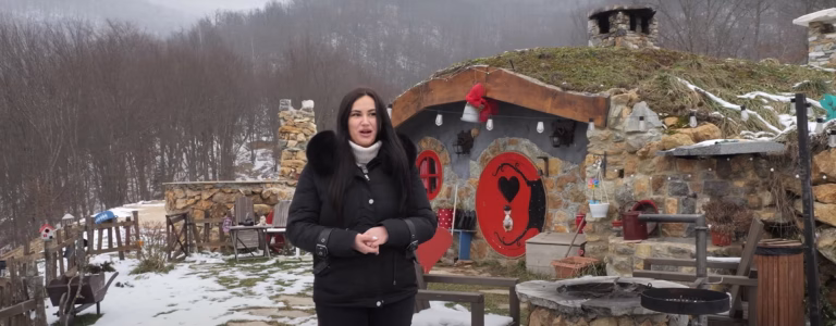 Podzemna vas štirih sester v Bosni navdušuje turiste z vsega sveta