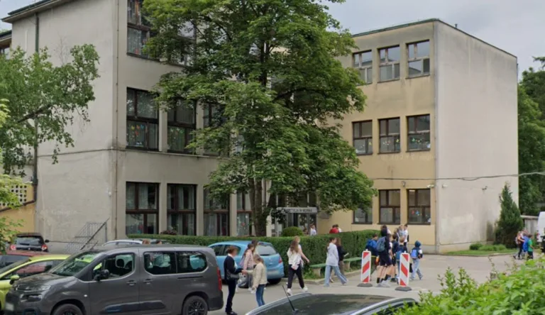 Okno, ki je v ljubljanski šoli padlo na učenca, nameščeno nazaj, ker se ob padcu ni razbilo