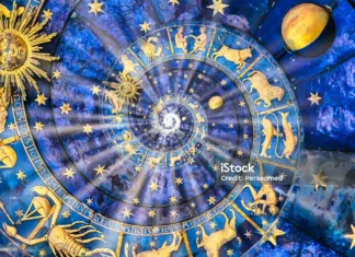 Ali so horoskopi laž? Jim je vredno verjeti? Astrological zodiac background. Vintage illustration art, grunge design. Concept of destiny, fortune, esoteric, magic, mysterious