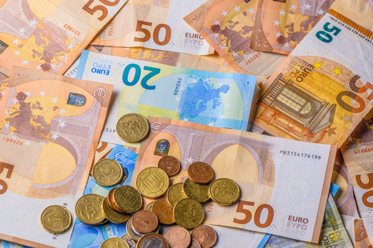 Olajšave pri dohodnini za študentsko delo so v letu 2025 višje