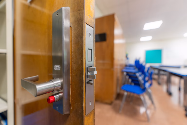 Policija miri: V šolah ni razloga za preplah