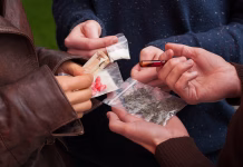 Razkriti novi trendi uporabe drog v Sloveniji: spet je to pokazala odpadna voda Drug dealer selling pills,marijuana and cocaine