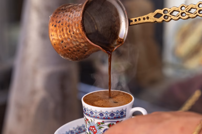 Turška kava se kuha samo tako! Le takrat dobimo popolno peno in okus