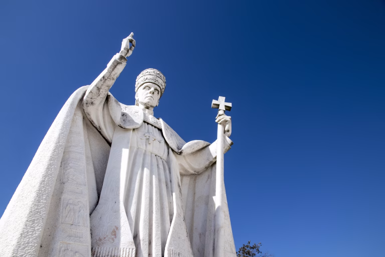 Kateri papež je vladal najdlje? Papeži z najdaljšim pontifikatom v zgodovini
