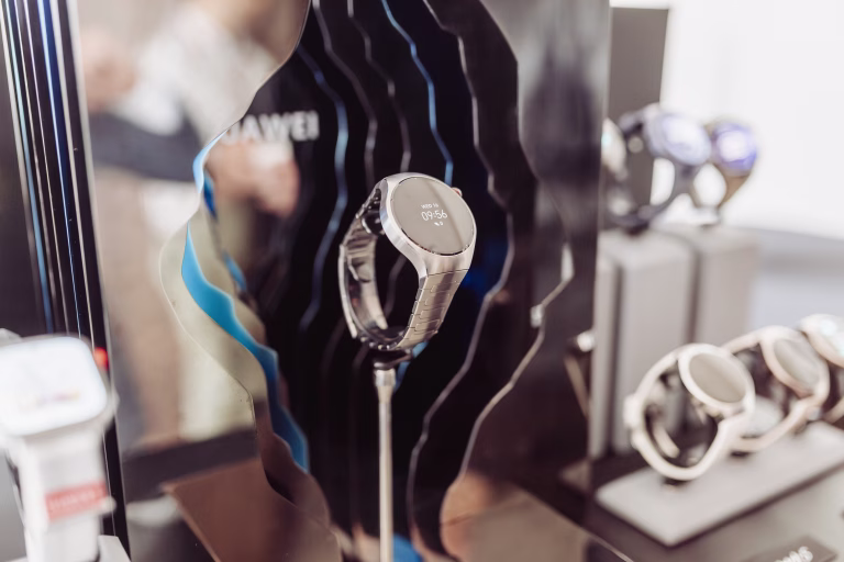 Za neučakane: Huawei Watch 5 že v prednaročilu s super darilom