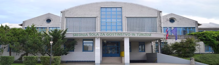 Ob prvem vpisu je imela ta ljubljanska šola le 13 dijakov in 5 učiteljev