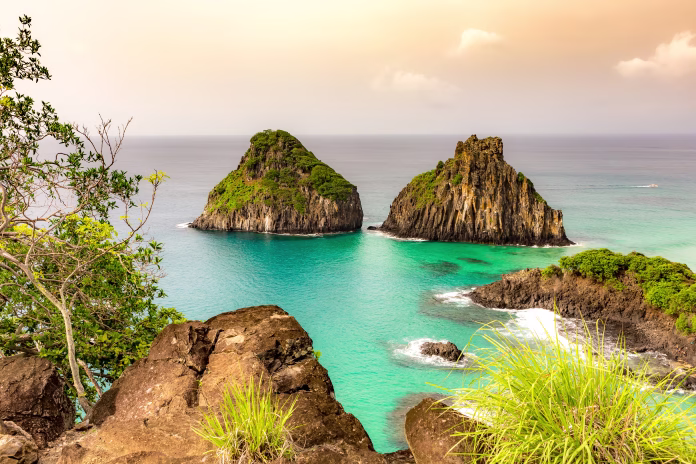 Fernando de Noronha, Brasil. Turquoise water around the Two Brothers rocks, UNESCO World Heritage Site, Brazil, South America