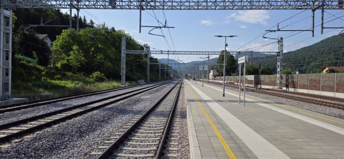 Prenova železniške proge in priključenih postaj