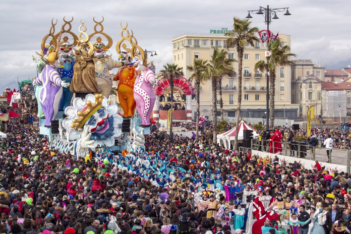 the-first-category-allegorical-float-hug-me-is-carnival-by-fabrizio-galli-stockpack-istock The first category allegorical float "Hug me is Carnival" by Fabrizio Galli