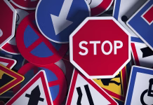 5 preprostih prometnih znakov, ki povzročajo preglavice slovenskim voznikom Front view of numerous french traffic road signs. Concept image for background