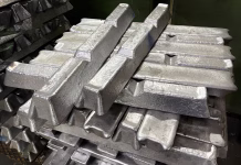 Izjemno arheološko odkritje v Savi: 200 kovinskih ingotov, starih več kot 2000 let aluminum alloy ingots stacked in the foreground, ready for casting, raw material