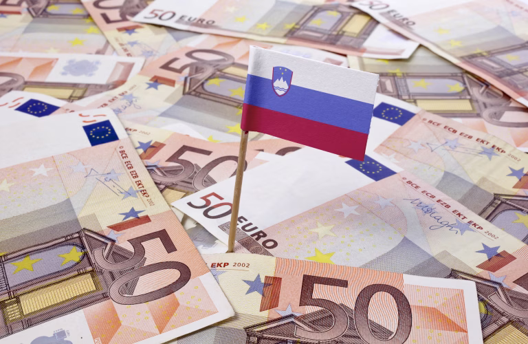 Bančne storitve v Sloveniji: Kje so povprečno najnižji stroški za uporabnika?
