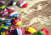 Najvarnejše države 2025: Uganite, na katerem mestu je Slovenija! Map of Europe and hearts with flags of european countries. Travel EU concept. 3d