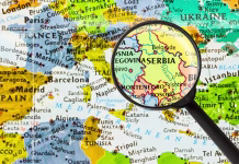 Hrvati so ga izgnali – dvajsetletnik ustanovil novo državo na nikogaršnji zemlji map of Republic of Serbia through magnifying glass