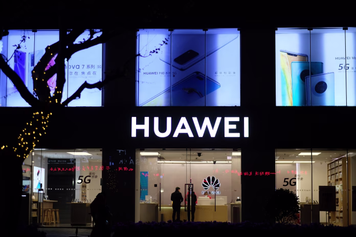 shanghaichina-april-2020-facade-of-huawei-flagship-store-at-night-a-chinese-electronic-brand-stockpack-istock Shanghai/China-April 2020: Facade of HUAWEI flagship store at night. A Chinese Electronic brand