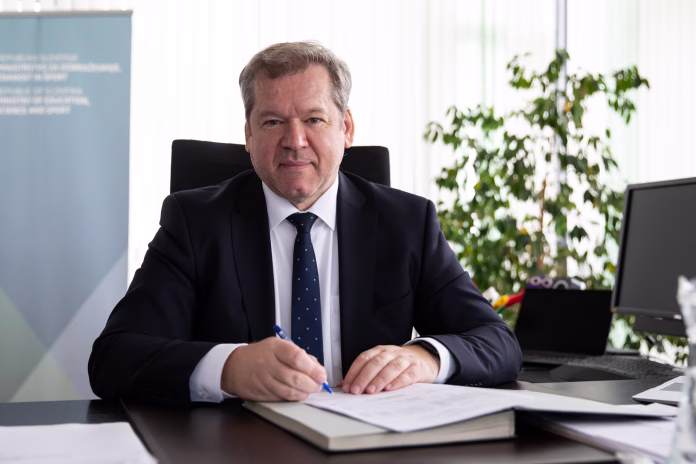 Minister dr. Papič v intervjuju za portal Študent