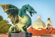 München ali Ljubljana: katero mesto ponuja višjo kakovost življenja za mlade? Bridges, monuments, dragons, architect Plečnik in Ljubljana, Slovenia, dragon, castle Ljubljana, Slovenia, water reflections,