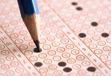 Kdaj bodo potekali NPZ v letu 2025/26? Student filling out answers to a test