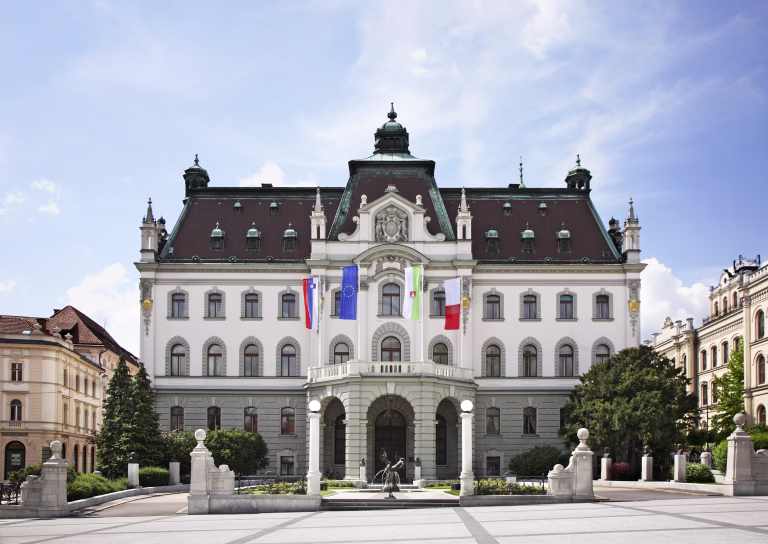 Študij pri nas in v Münchnu: kaj se lahko naučimo od najboljše univerze v EU (in kje se brez težav kosamo z najboljšimi)?
