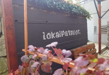 Novomeški dijaki odločno: »Stopimo skupaj in ustavimo spiralo nasilja« Dogodek pred gostinskim lokalom v Novem mestu, kjer je življenje izgubil Aleš Šutar