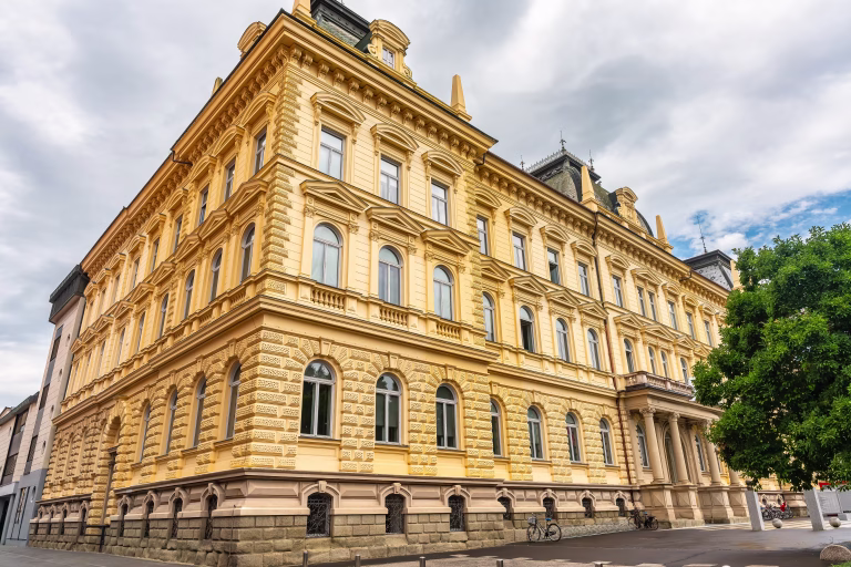 Študent mariborske univerze besni: »Tuji študentje v Slo – a smo še sploh normalni???«