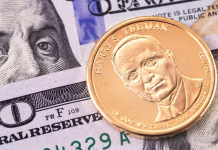 Na 1. november: Poskus atentata na Harryja Trumana one dollar golden coin with Harry S. Truman portrait, and hundred dollars banknotes, macro