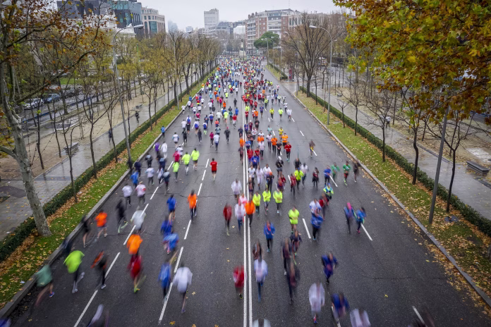 Popular race running along the Paseo de la Castellana in Madrid