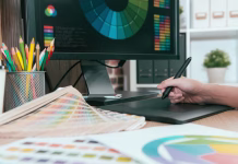 Kaj obsega celostna grafična podoba? selective focus photo of graphic designer using digital pad pen work.