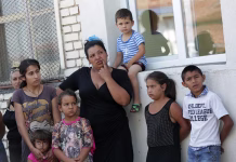Vlada ‘zateguje pas’: Preverjali bodo financiranje romskih naseljih Sofia, Bulgaria - July 30, 2015: Gypsies mothers and their children are attending at the official opening of a center in their neighborhood for mothers and children in risk.