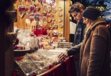 Najlepši slovenski božični sejmi 2025 Christmas market in the city. Decorated streets, shopping for presents. Jolliest time of the year.