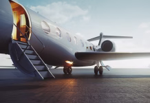 Najboljše evropske države za digitalne nomade Closeup view of business jet airplane parked at outside and waiting vip persons. Luxury tourism and business travel transportation concept. 3d rendering