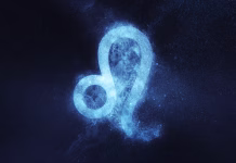 Horoskop 2026: Lev, vse oči bodo letos na vas … Leo Zodiac Sign. Abstract night sky background