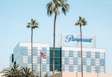 Filmski studio šokiral z odločitvijo – ne bo več delal z »antisemiti« Los Angeles, United States - April 04, 2025 - paramount building at the sunset boulevard of beverly hills