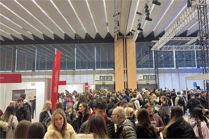 Dogodek UNI-SI (vir: Revija Študent)