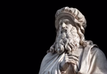 Resnična Da Vincijeva šifra: So odkrili pravo DNK Leonarda Da Vincija? Florence, Italy - December 22, 2017: Leonardo Da Vinci statue, by Luigi Pampaloni, 1839. It is located in the Uffizi courtyard, in Florence.