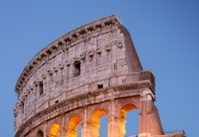 Kako doživeti Rim kot pravi Rimljan? Rome (Italy) Urban Explore - Colosseo Detail at dusk