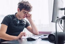 Tehnika za izboljšanje fokusa, ki prinaša tehtne rezultate Stressed Out Student. Study Burnout. Overwhelmed. Anxiety. Mental Fatigue. onlinelearning. Overwhelmed Teenager Struggling with Studying and Exam Stress. Learning Difficulties, ADHD, Autism. Copyspace