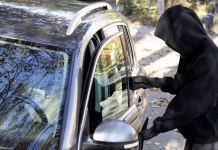 Učinek Šutarjevega zakona: 47 zaseženih vozil v vrednosti 60 tisoč evrov Thief breaking into modern auto. Car hijacking