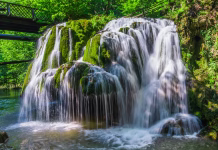 Najlepši slapovi v Evropi, ki vas bodo pustili brez besed Waterfall Bigar, Caras Severin, Romania. Located at the intersection with the parallel 45 Romania in Anina Mountains.