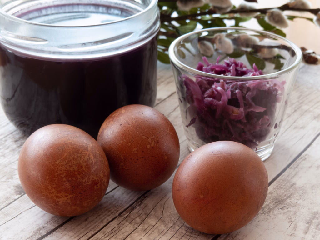 Colored Easter eggs with their natural dye of beets