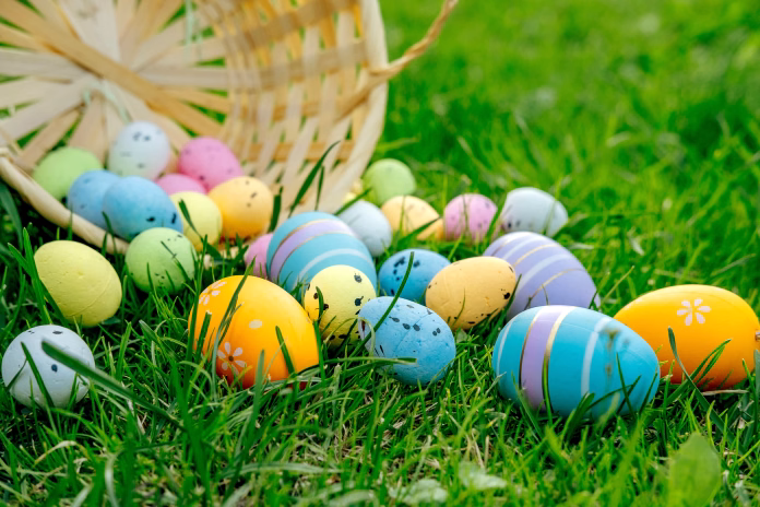 happy-easter-basket-with-easter-eggs-in-grass-on-a-sunny-spring-day-easter-decoration-banner-panorama-background-with-copy-space-for-text-stockpack-istock Happy Easter. Basket with Easter eggs in grass on a sunny spring day - Easter decoration, banner, panorama, background with copy space for text