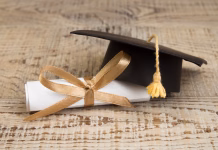 Najodmevnejše doktorate prejeli Ana Rebeka Kamšek, Luka Pavešić in Vitjan Zavrtnik Law concept - Open law book with a wooden judges gavel on table in a courtroom or law enforcement office on blue background. Copy space for text