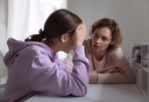 Največja napaka, ki jo pri izbiri srednje šole naredijo starši Strict mother scolding upset depressed teenage daughter for bad marks or school exam results, angry mum lecturing lazy unmotivated teen girl, generations, parent and child conflict