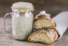 Kvas, vinski kamen ali pecilni prašek: s katerim bo vaše testo najbolj rahlo? The leaven for bread is active. Starter
sourdough. The concept of a healthy diet