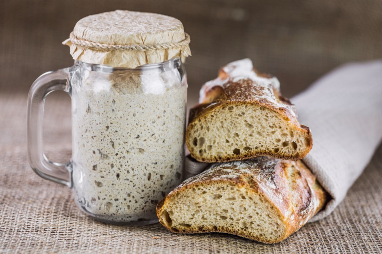 The leaven for bread is active. Starter
sourdough. The concept of a healthy diet