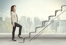 5 korakov za optimalen karierni razvoj Business woman climbing up on hand drawn staircase concept on city background