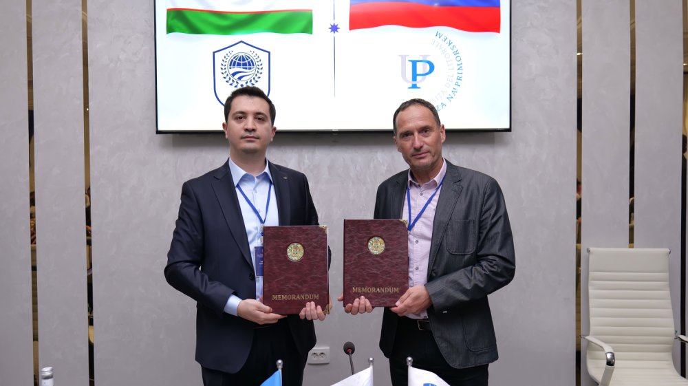 Slovenska univerza podpisala sodelovanje z Azijsko mednarodno univerzo Podpis