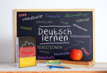 Nemščina na maturi – nasveti prof. Barbare Triler: Najpogostejši razlog za neuspeh je … Blackboard in a German language classroom with the message LEARN GERMAN and some text