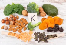 Ta snov bi lahko v prihodnosti pomagala pri obnovi možganov Fresh fruits and vegetables containing vitamin K, dietary fiber and minerals, concept of healthy nutrition